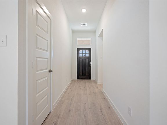 5th image of 202 Bartlet Ct