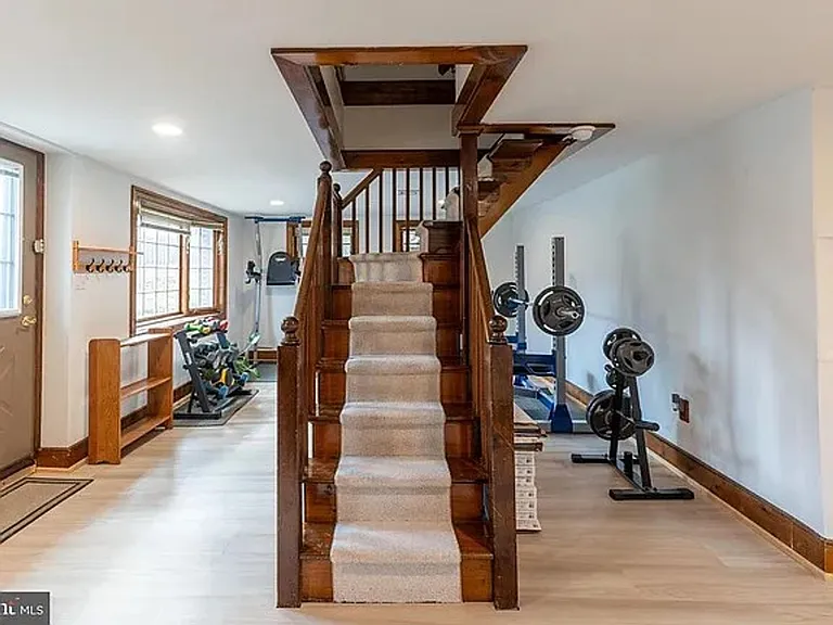 1596 River Rd — Photo 8