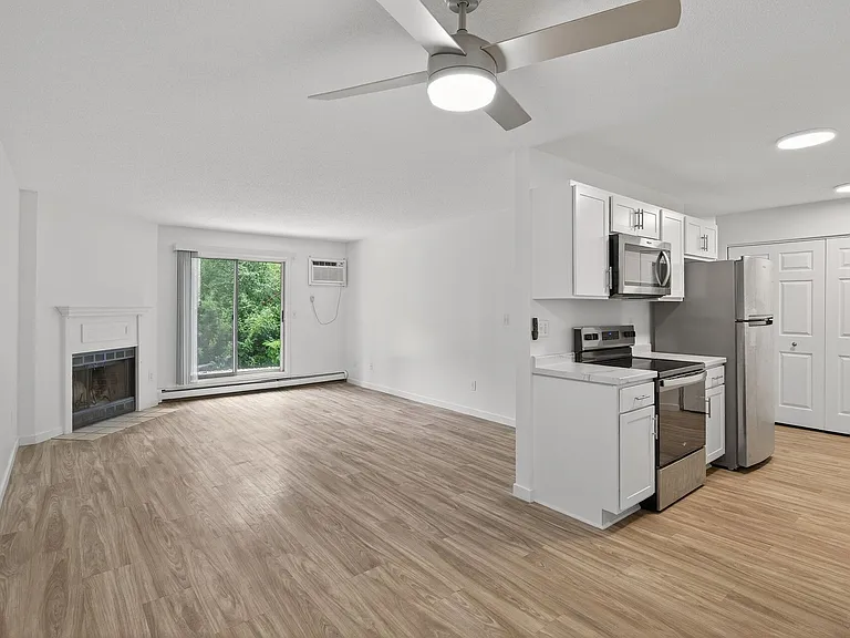 Lexington Hills Apartments — Photo 19