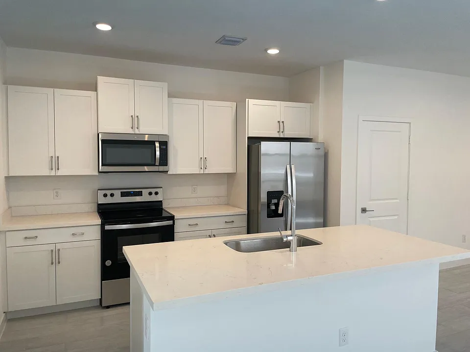 521 NW 17th St