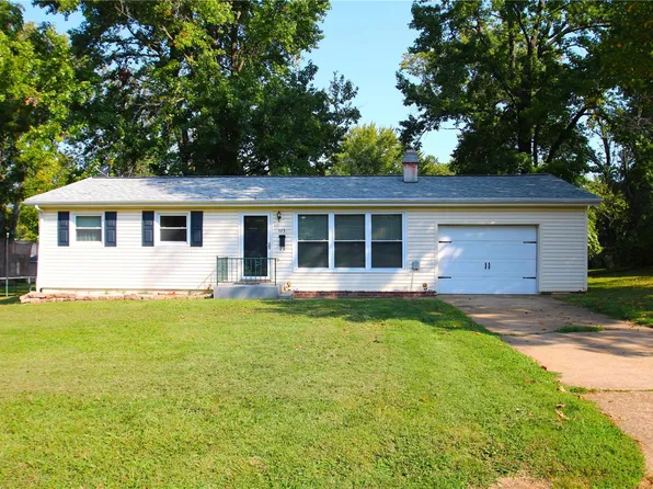 323 Laura St, Farmington, MO 63640