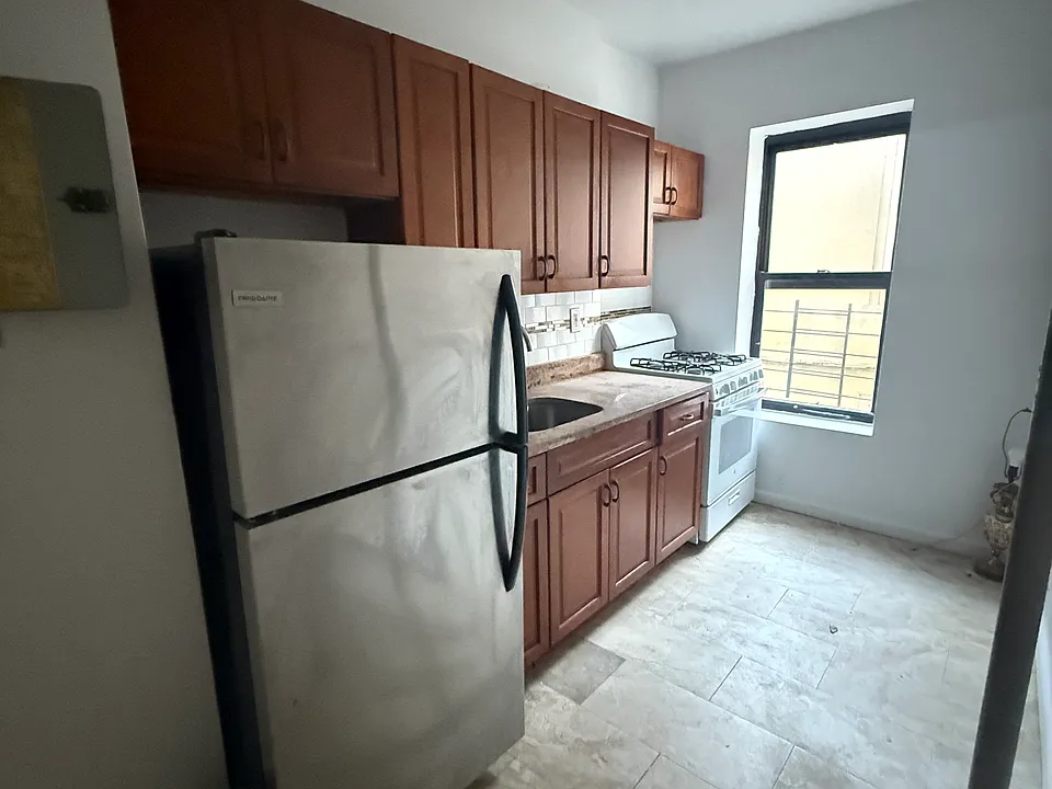 2307 Creston Ave #1