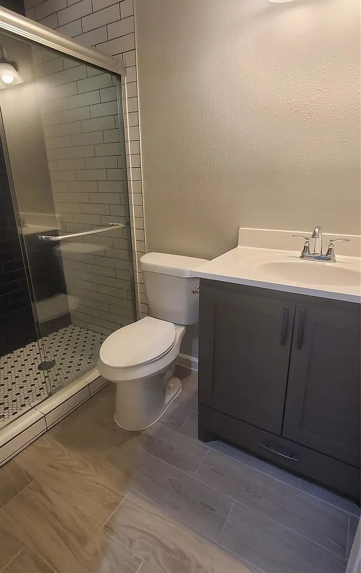 3 bed, 2.0 bath, 1412 sqft, $2,100 — Photo 3