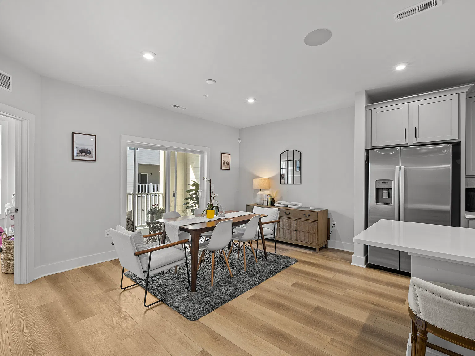 3 bed, 2345 sqft, $3,100 — Photo 3
