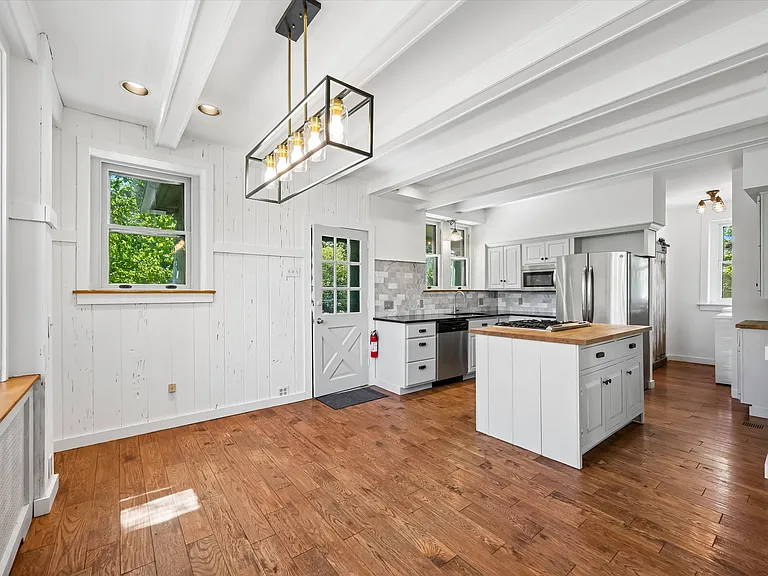 416 E Athens Ave — Photo 8
