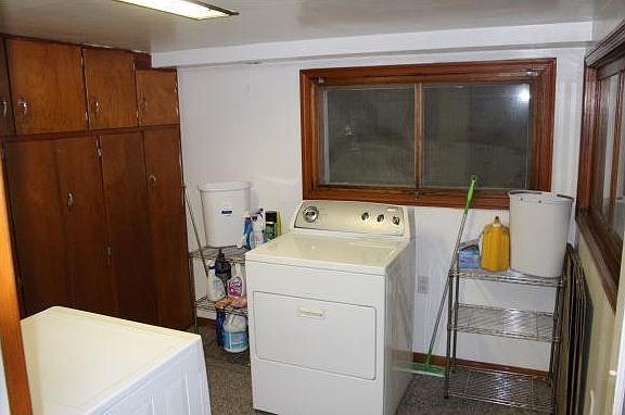 5th image of 3015 Robins St