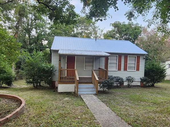 8 Ryan St, Chickasaw, AL 36611