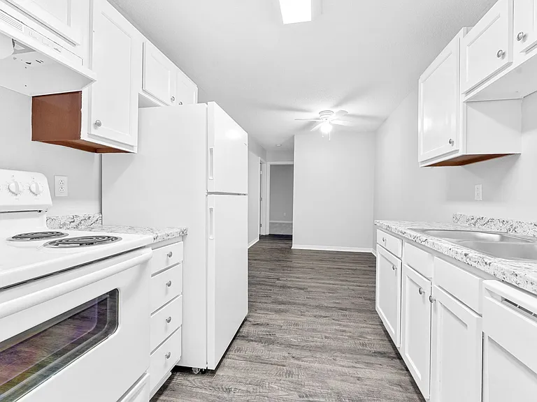 Walnut Woods Apartments — Photo 22