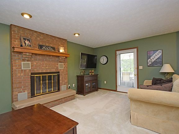 3rd image of 737 Bonnie Ln