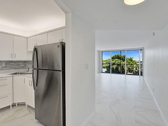 4th image of 4501 NE 21st Avenue #403