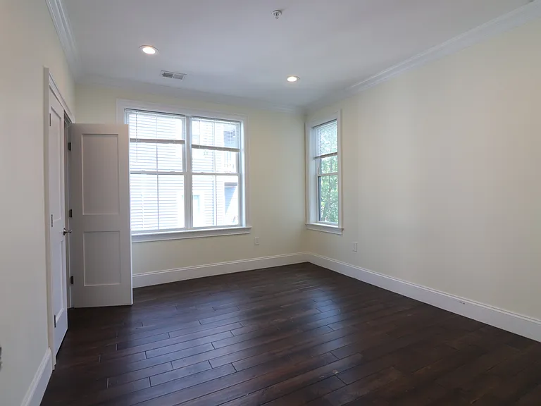 140 Minden St #2 — Photo 17