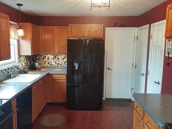 3rd image of 1261 Sassafras Ln
