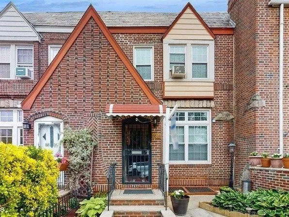 88-14 74th Avenue, Glendale, NY 11385