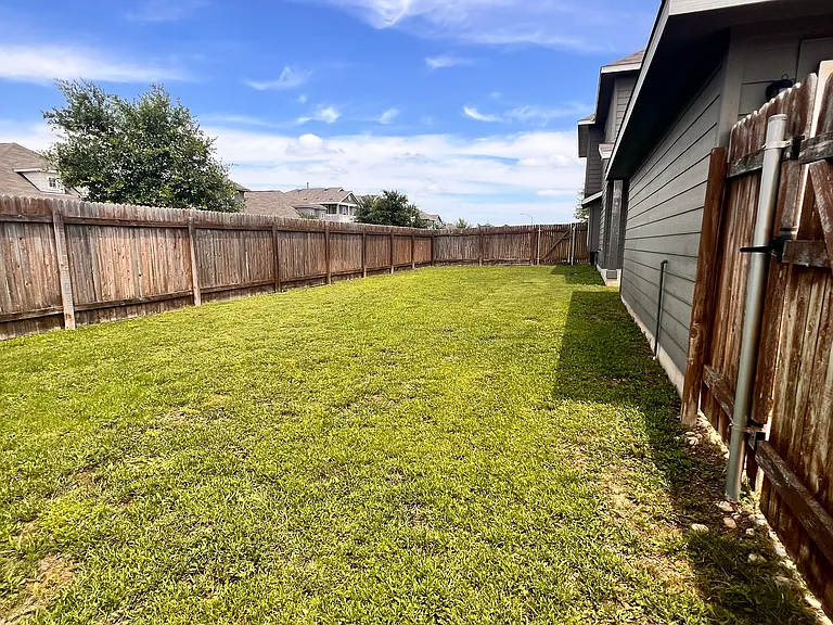 100 Clearlake Dr — Photo 11