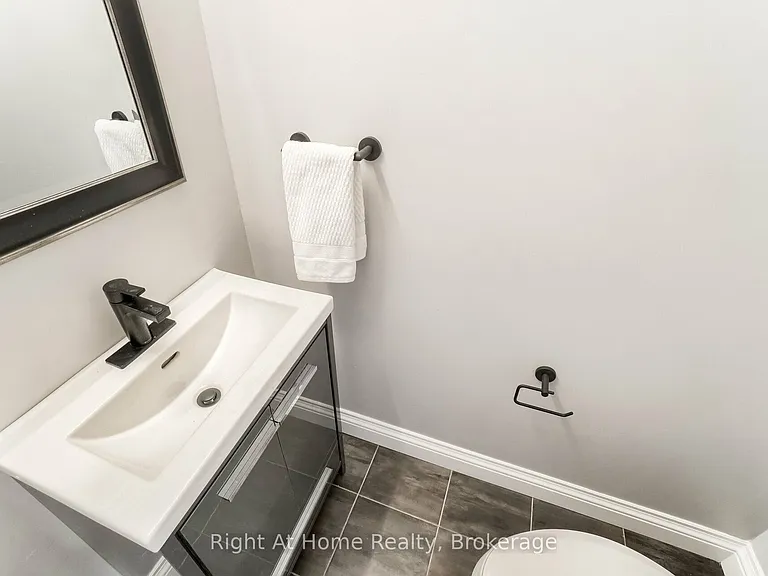 69 Heather Rd #UPPER LEVEL — Photo 15