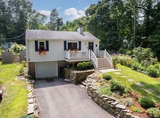 9 Gardner Lake Hts, Salem, CT 06420
