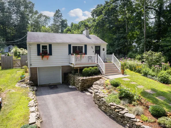 9 Gardner Lake Heights, Salem, CT 06420