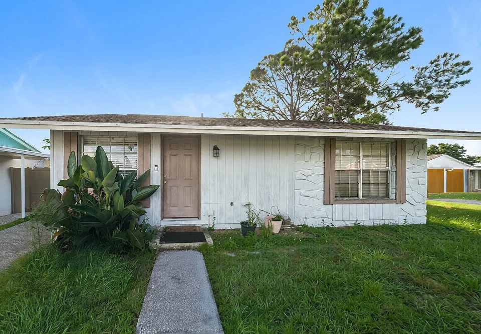 8301 Carmel Pl