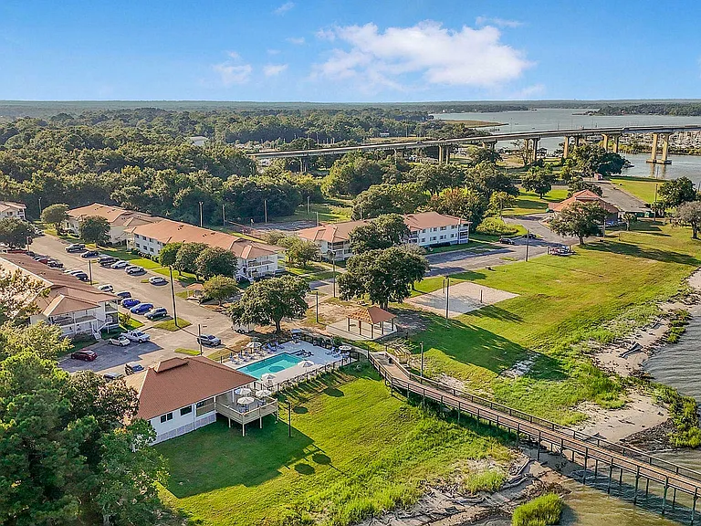 grandview pointe amenities drone-33