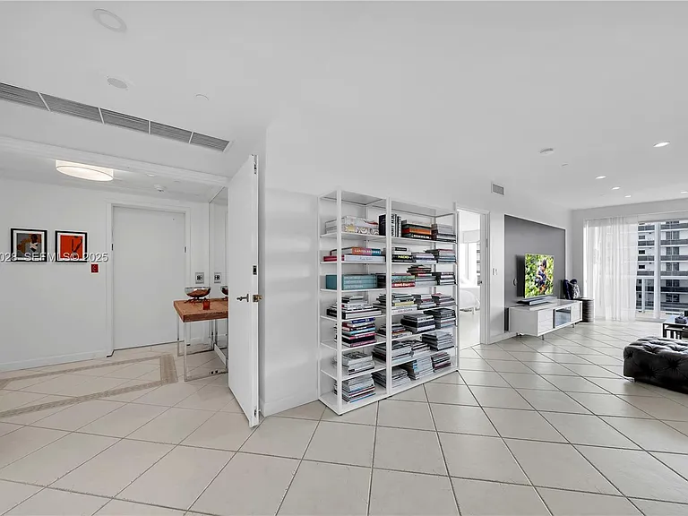 9601 Collins Ave #809 — Photo 3