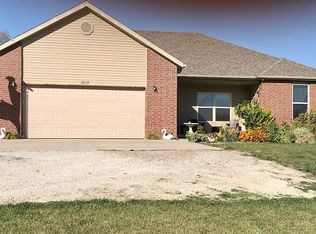 1812 Farmland Rd, Marshfield, MO 65706