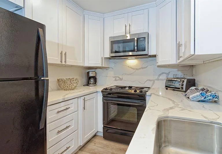 2895 Ocean St #PENTHOUSE — Photo 4