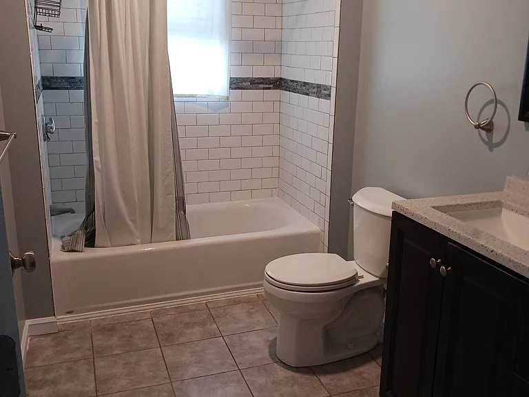 202 Hope St #3 — Photo 9