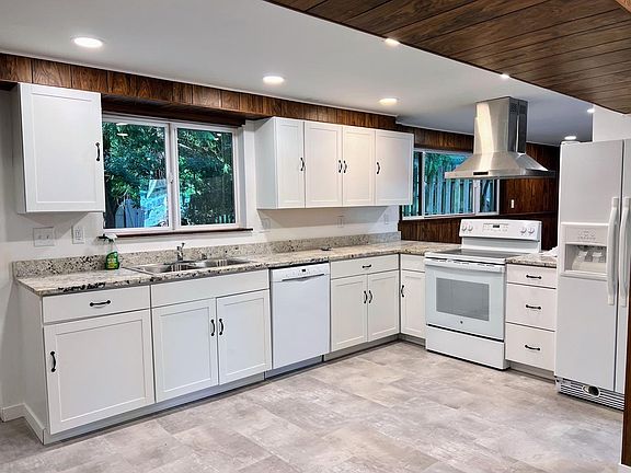 Brand new ground-floor kitchen