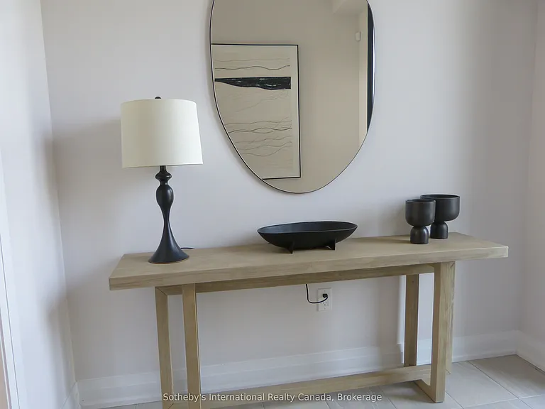102 Sladden Ct — Photo 3
