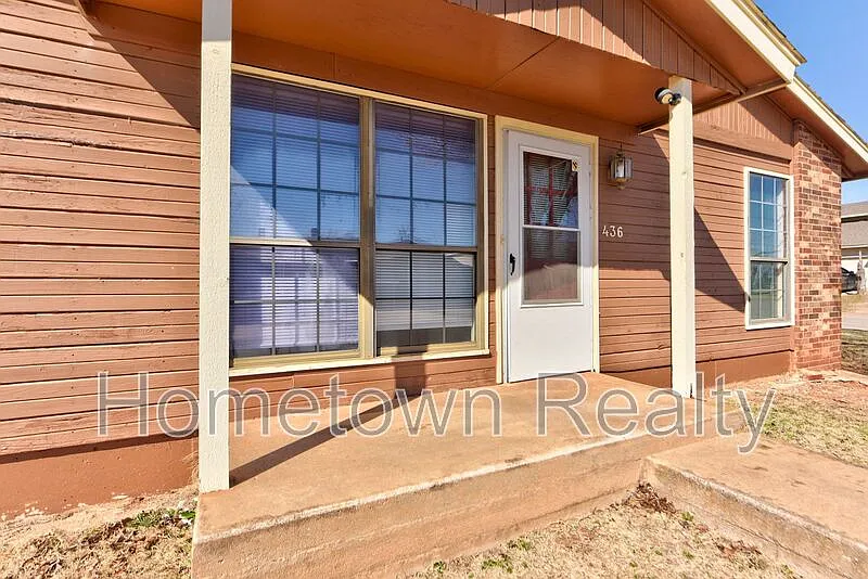 2 bed, 1.0 bath, 1593 sqft, $1,195 — Photo 4