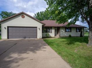 2931 Meadowbrook Ln, Menomonie, WI 54751