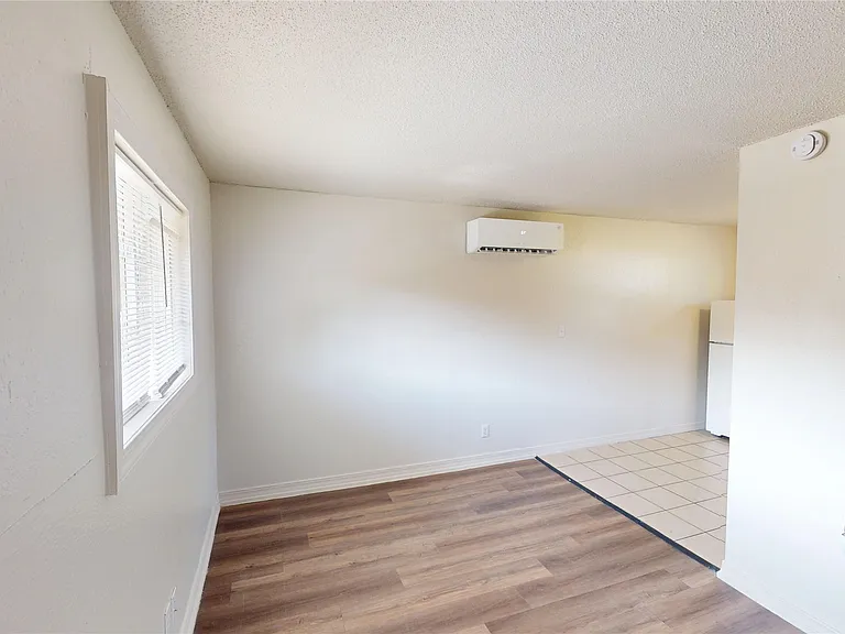 205 W Birch Pl #4 — Photo 3