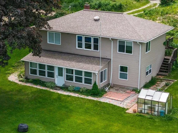 1400 Lakeview Dr, Tipton, MI 49287