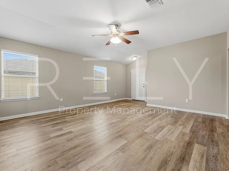 146 Leon River Loop — Photo 7