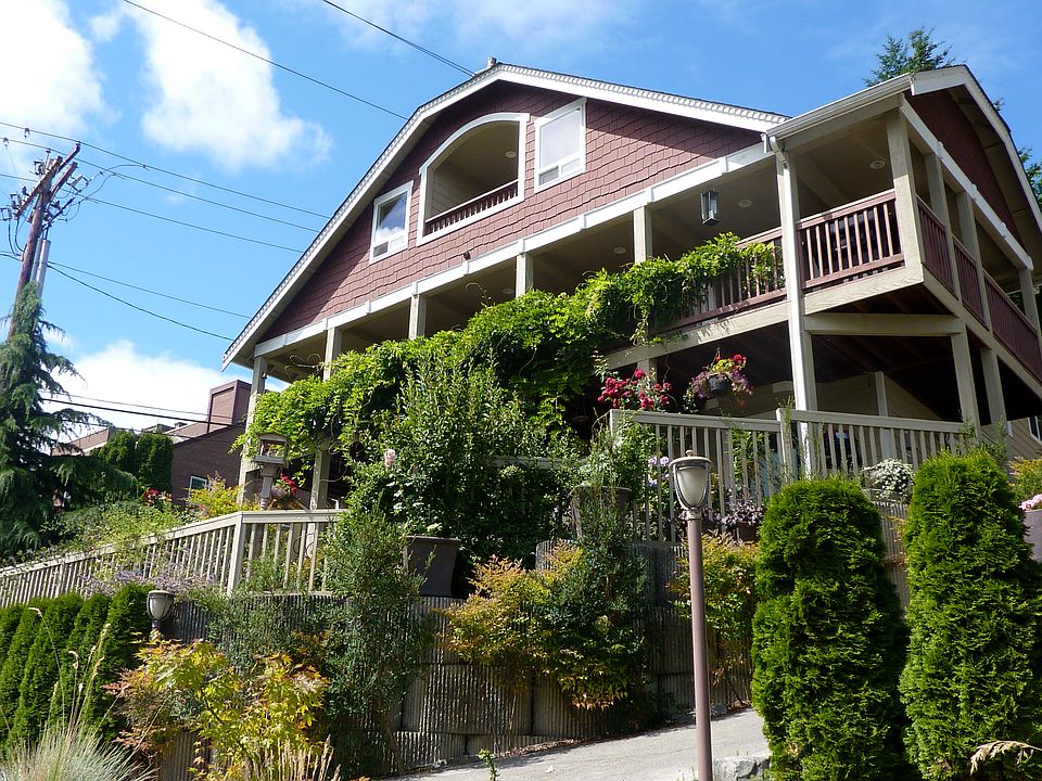 1st image of 105 W Bay Dr NW