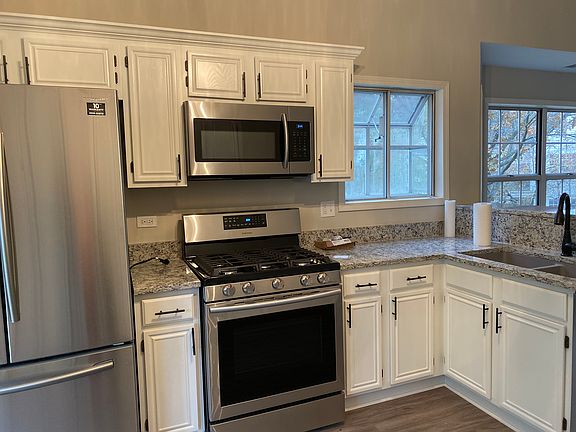 2nd image of 422 Hill Ct