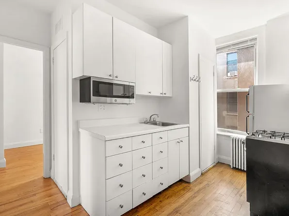 150 Sullivan St APT 32, New York, NY 10012