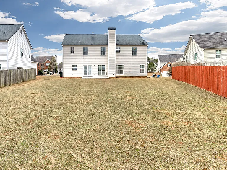 2318 Shady Maple Trl — Photo 2