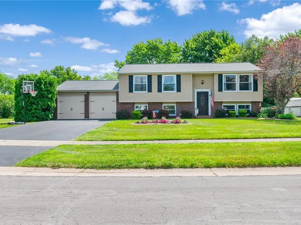 81 Castle Grove Dr, Rochester, NY 14612