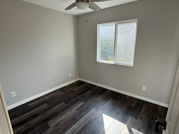 2nd image of 4727 Glen St #Adu