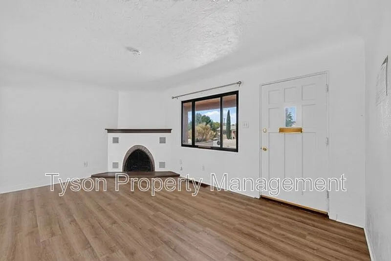 2 bed, 1.0 bath, 806 sqft, $1,695 — Photo 4