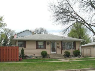 1402 10th Ave S, Grand Forks, ND 58201