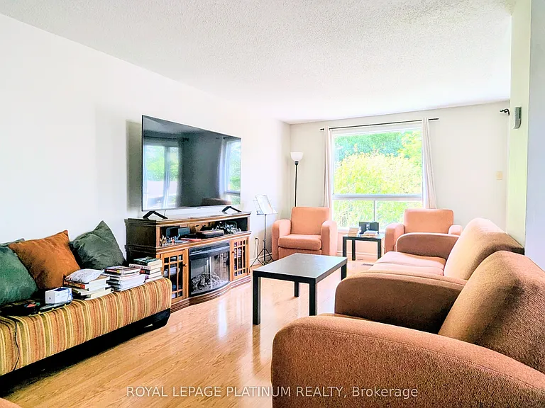 630 Pinerow Cres — Photo 19