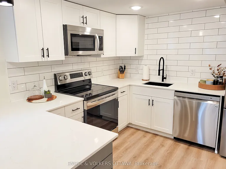 2075 Balharrie Ave #B — Photo 8