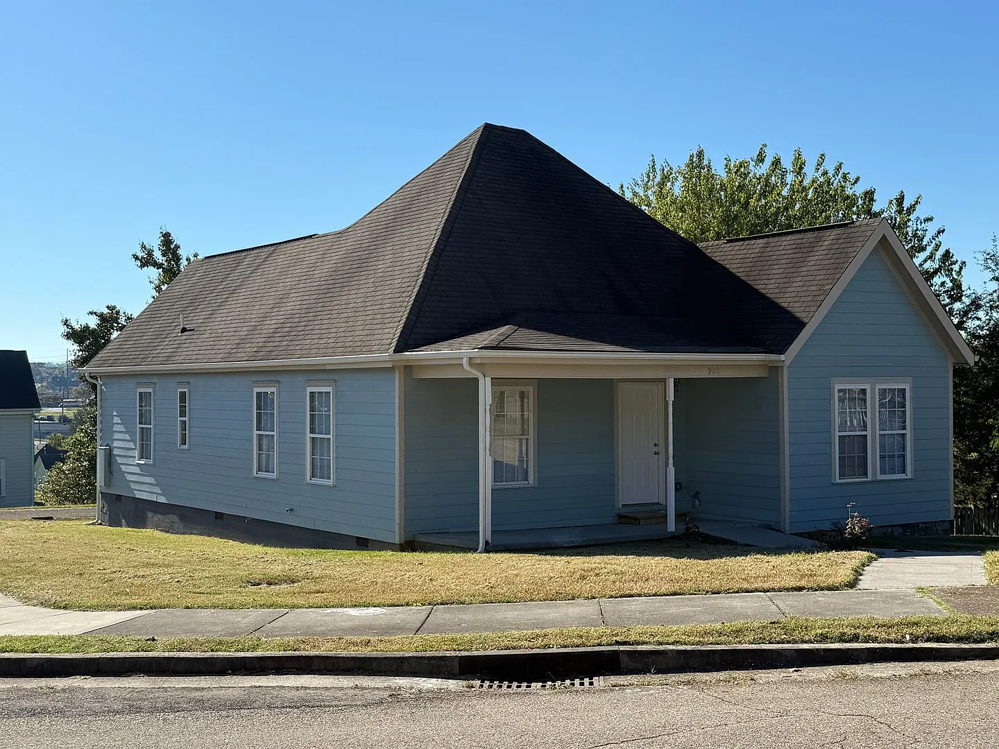 Charming 3 bedroom, 2 bath Home in North Knoxville! — Photo 2