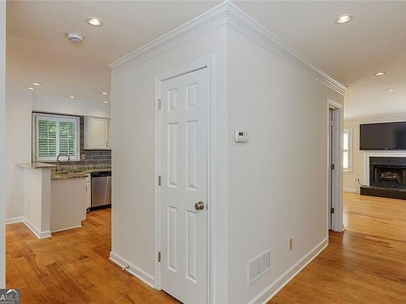 5th image of 1363 Sheffield Glen Way