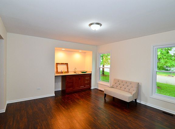5th image of 321 Oak Hill Ct