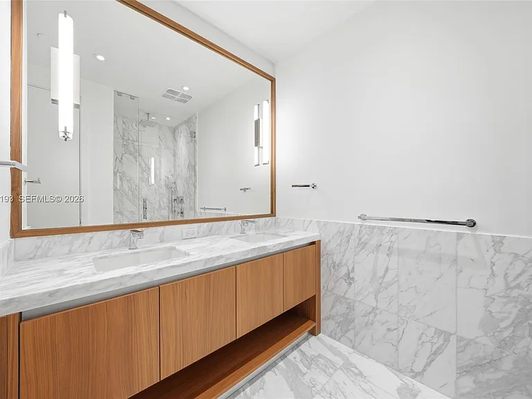 175 SE 25th Rd #1403 — Photo 9