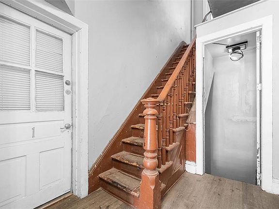 5th image of 419 Wyandotte St