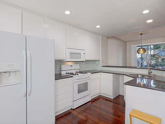 5th image of 440 Navaro Pl Unit 118